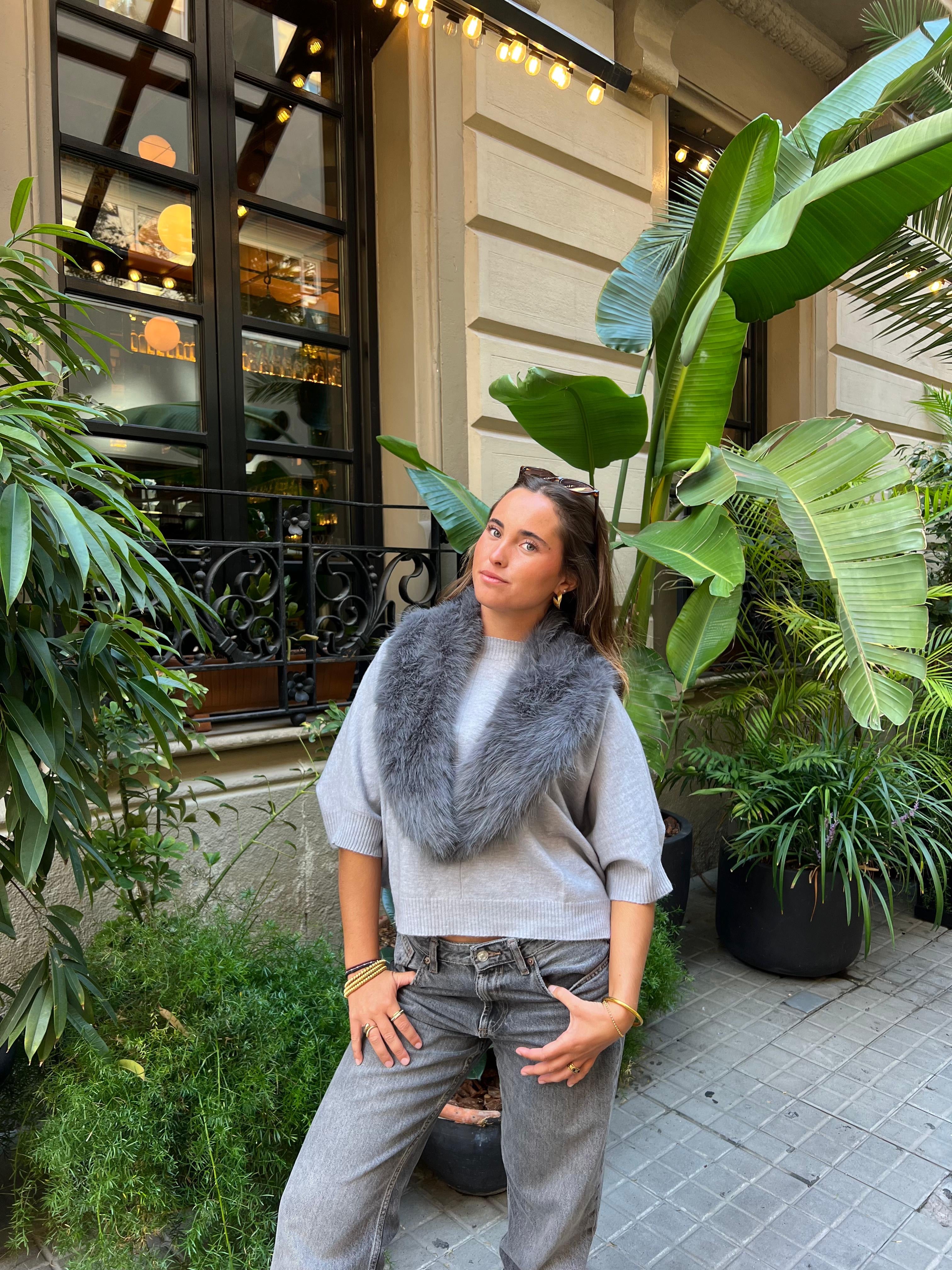 Cuello Saura Gris Claro